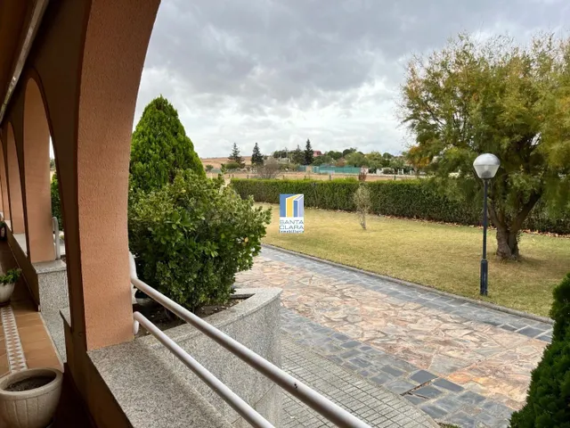 CHALET EN VENTA CON 5 DORMITORIOS, PISCINA, CANCHA DE TENIS  - foto 3