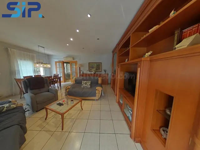 Casa lista para entrar a vivir con dos grandes zonas de apar - foto 5
