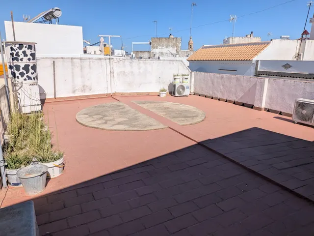 Amplia Casa en Venta en Marchena — 22