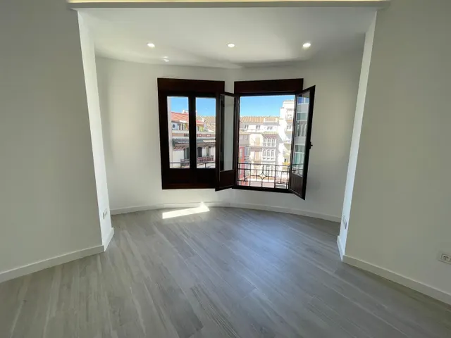 FANTASTICO APARTAMENTO TOTALMENTE REFORMADO A ESTRENAR EN CENTRO HISTORICO DE MALAGA — 2