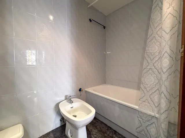 Piso de 4 habitaciones en alquiler en barrio Beteró — 26