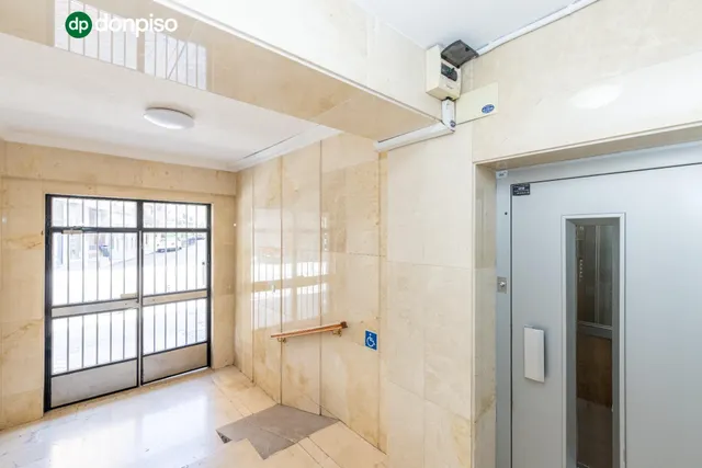 Piso para reformar junto a Plaza Einstein – 3 dormitorios y vistas despejadas — 32