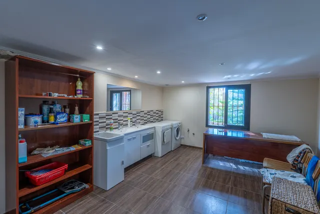 Chalet 8 habitaciones 627m² en venta - El Madroñal — 38