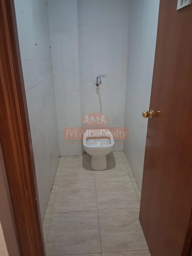 EN VENTA O ALQUILER ESPECTACULAR LOCAL EN ZONA INDUSTRIA — 20