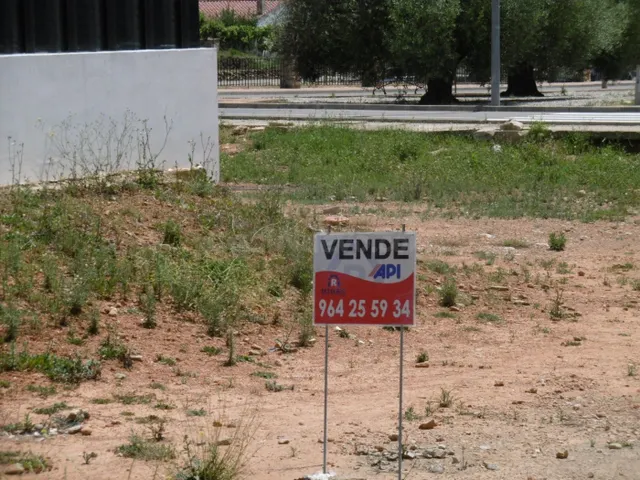SOLAR EN VENTA CON VISTAS A LA POBLACIÓN Y CENTRO DE SALUD - foto 2