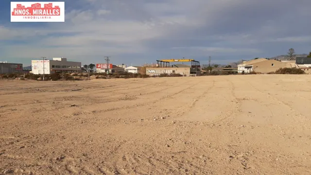 INTERESANTE TERRENO URBANO DE 6100M2 EDIFICABLES Y CERCA DE TODOS LOS CENTROS COMERCIALES DE ELCHE.X — 4