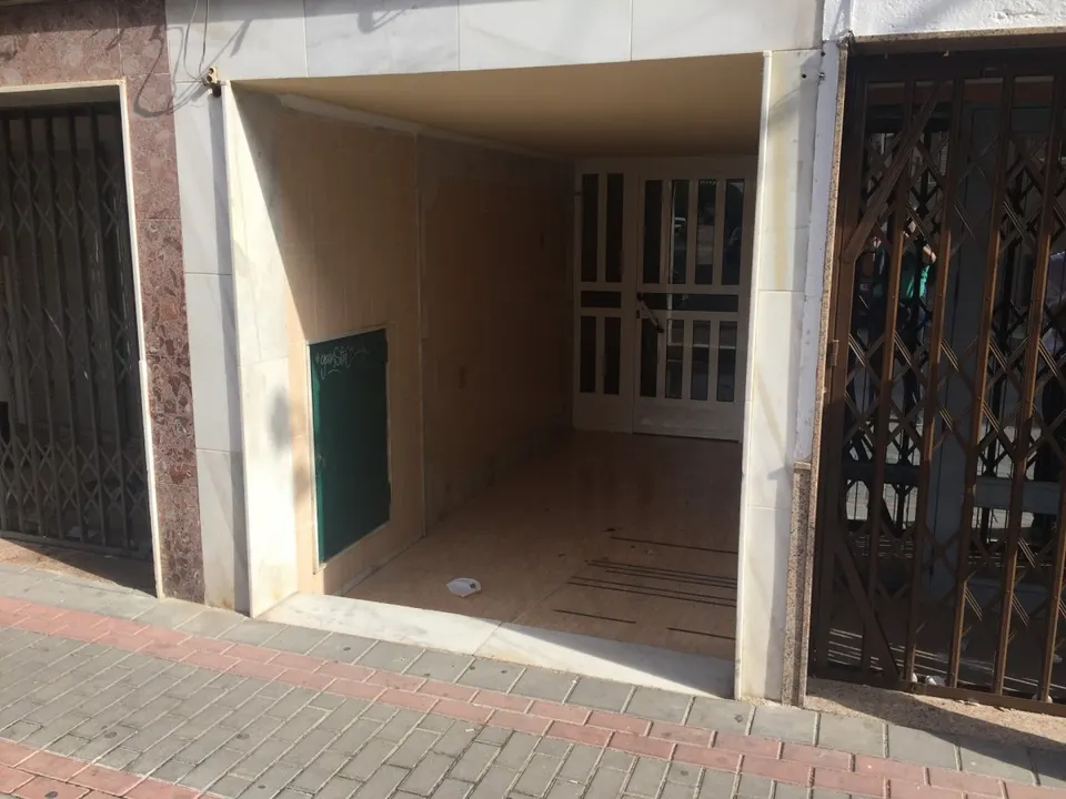SE VENDE LOCAL COMO INVERSIÓN