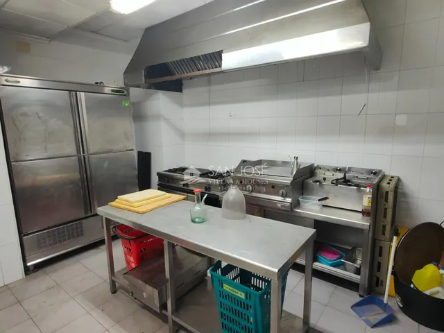 SE VENDE LOCAL CON CAFETERIA-BAR MONTADO CON LICENCIA EN BUENA ZONA DE NOVELDA — 5
