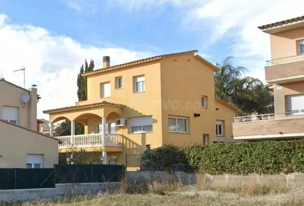 CASA UNIFAMILIAR CON GARAJE EN LA URBANIZACIÓN GRANJA DE MONTGRÍ — 4
