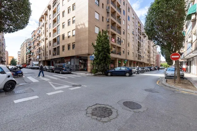 Amplia plaza de garaje cerca de calle Alhamar — 3