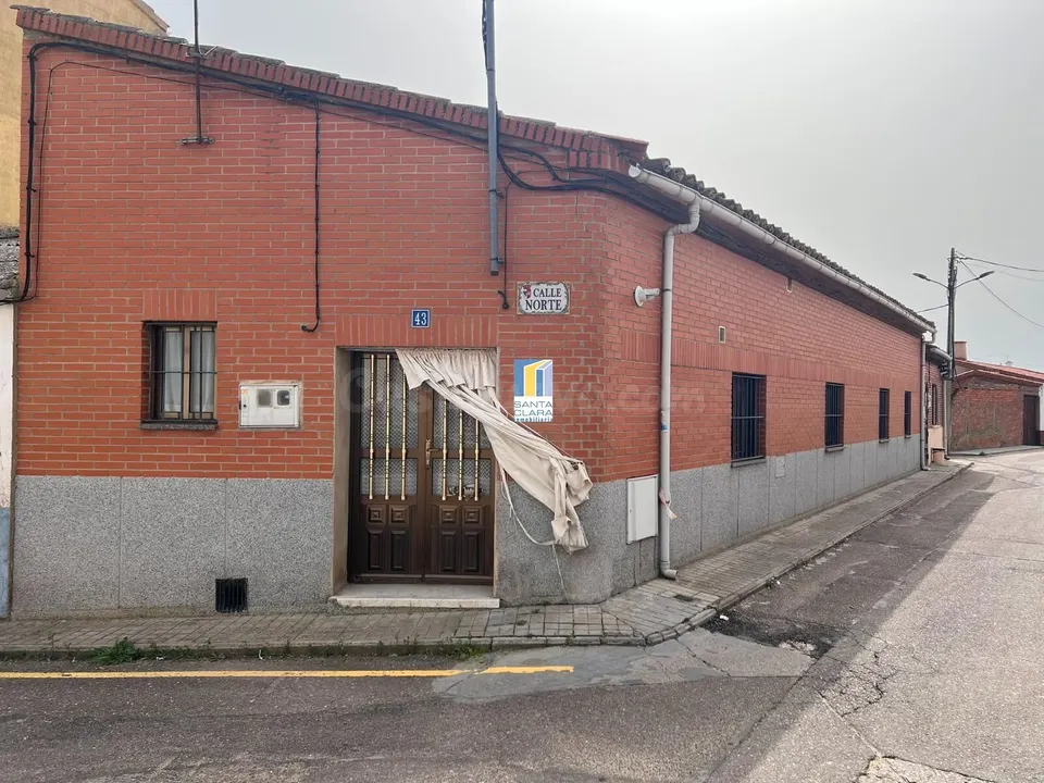 CASA EN VENTA DE 2 DORMITORIOS EN MORALEJA DEL VINO, ZAMORA.