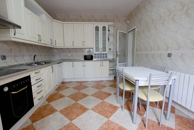 Fantástica casa en Montijo, con amplias estancias, totalmente equipada para entrar a vivir. — 28