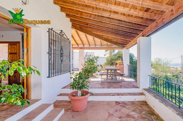 Chalet en finca de 6.500 m2 con vistas al MAR. - foto 4