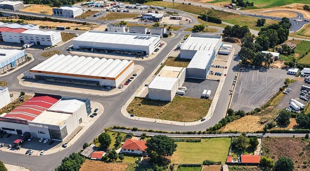 Suelo urbano industrial para nave almacén con oficinas - foto 3