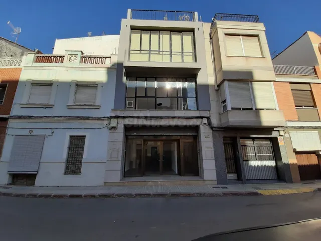 Edificio cuatro plantas en el centro PARA OFICINAS — 2
