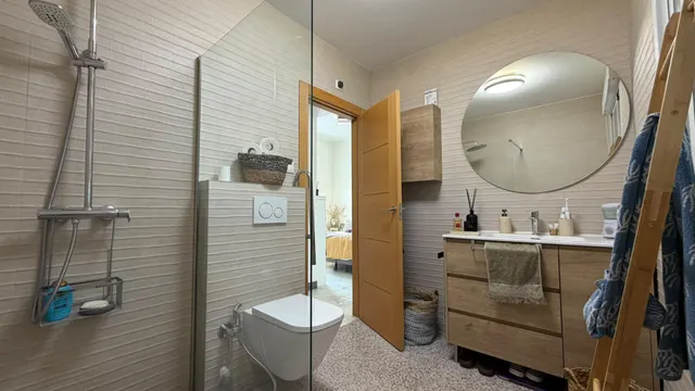 VILLA DE 4 DORMITORIOS Y 3 BAÑOS. PARCELA DE 1.850 M2. CON PISCINA CLIMATIZADA Y CASA DE INVITADOS INDEPENDIENTE EN CATRAL. — 44
