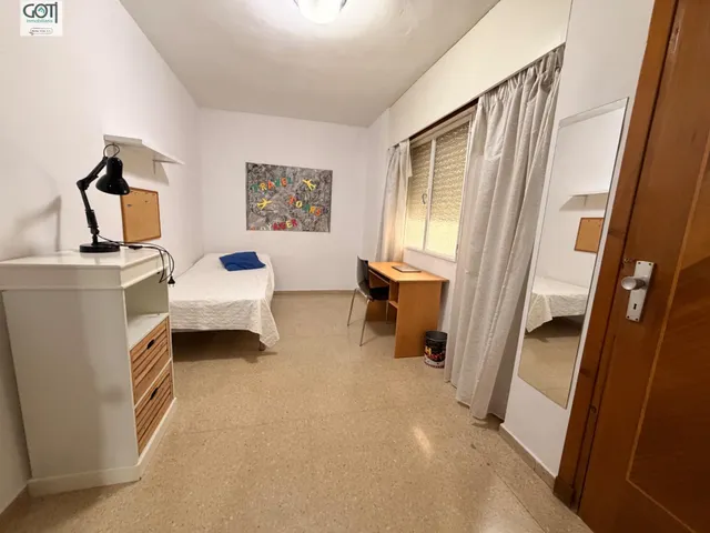 Amplio y Moderno Piso en el Corazón de Granada por €900 — 22
