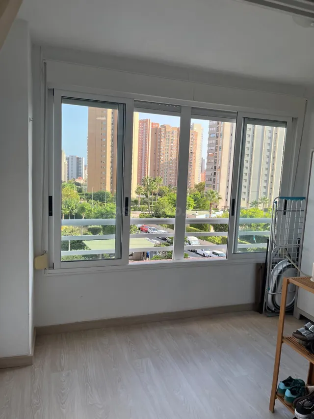 Piso reformado con dos dormitorios, piscina y parking propio en zona juzgados, Benidorm — 5