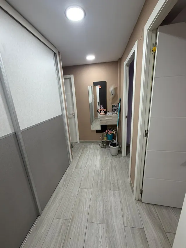 Piso reformado en una calle tranquila, 3º sin ascensor con pocos vecinos. — 8