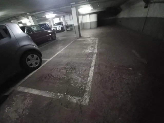 Plaza de garaje junto Plaça Comas ( Les Corts) — 6