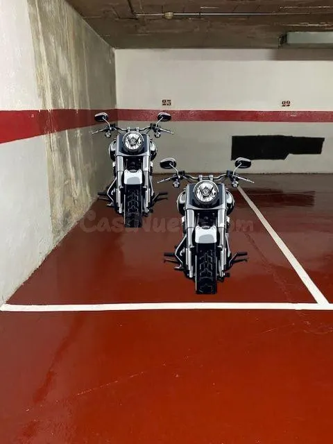Parking en Av. Generalitat 26 (coche mediano o pequeño) — 5