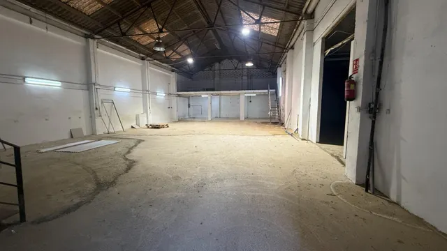 NAVE EN ALQUILER CON MUY BUENA ubicación - foto 2