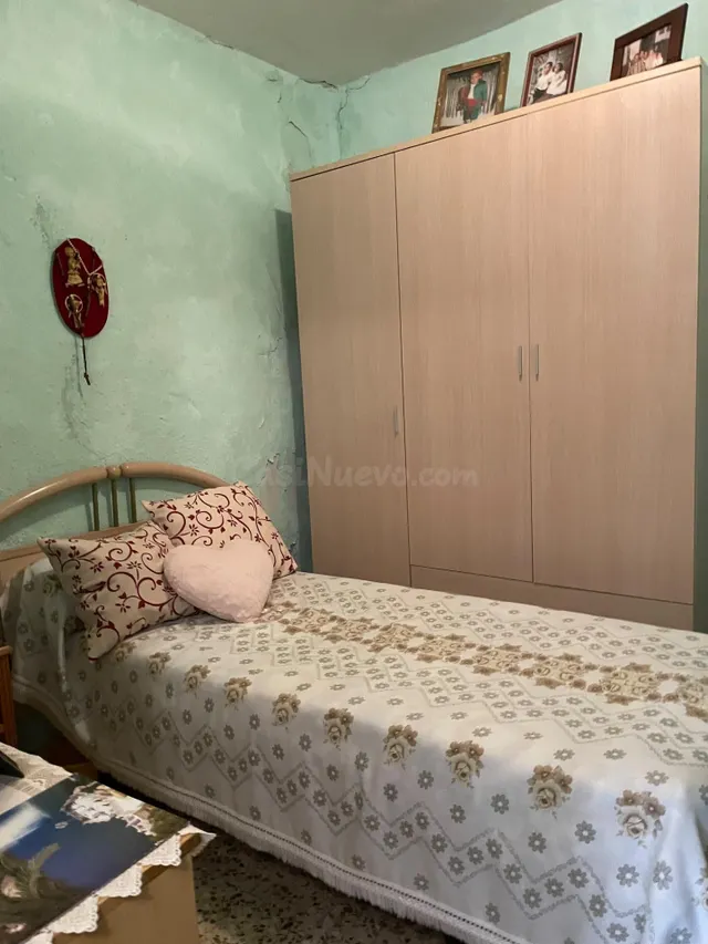CASA DE PUEBLO DE 3 PLANTAS CON 4 DORMITORIOS EN CALLES - foto 3