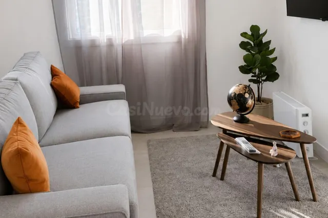 Edificio de tres plantas. DOS PISOS de 3 h. c/u. y salón con - foto 3