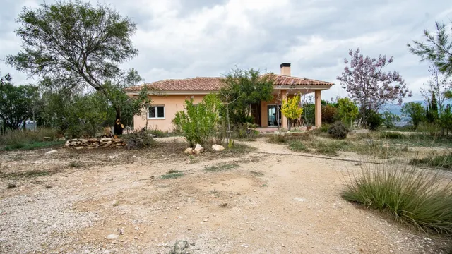 Chalet de obra nueva en venta entre Elda y Sax – listo para 