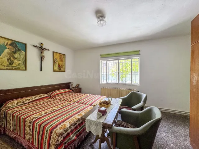 Chalet señorial con encanto, ascensor y gran bodega subterrá - foto 4
