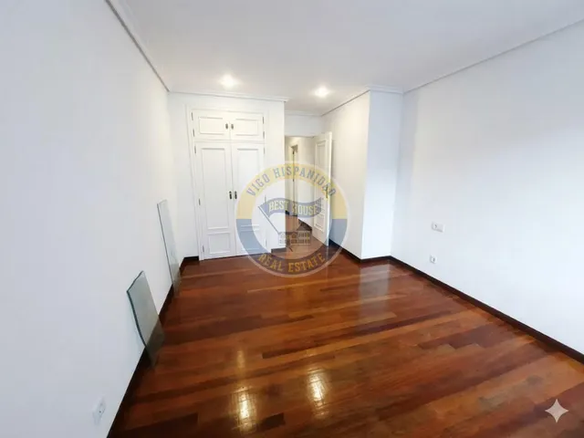 PISAZO DE LUJO CON GARAJE EN ROSALÍA DE CASTRO – VIGO — 8