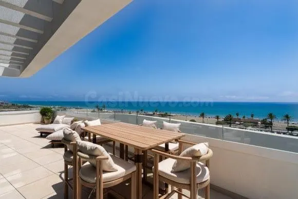 Exclusivo ático frente al mar en Torremolinos – Entrega inme - foto 3