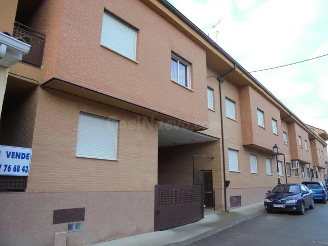 Se vende Piso OKUPADO en Calle Numancia 19 Borox, (Toledo).