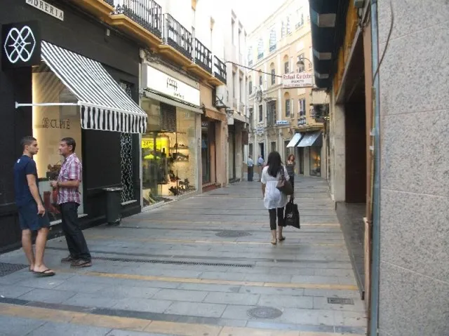 LOCAL EN PLENO CENTRO DE CORDOBA CAPITAL — 6