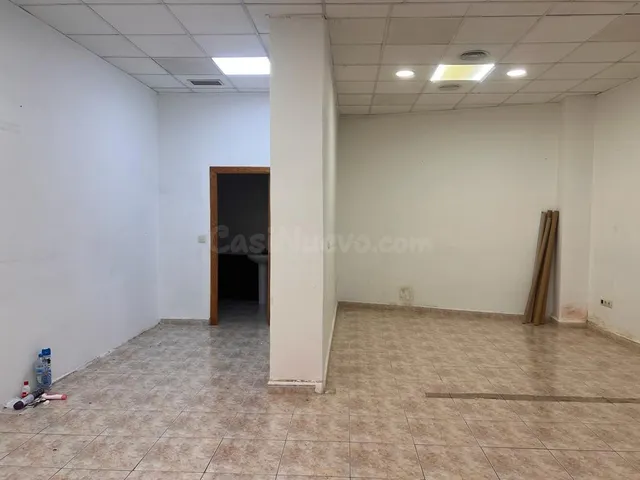 AMPLIO LOCAL COMERCIAL EN EL CENTRO DE LA POBLACIÓN - foto 2