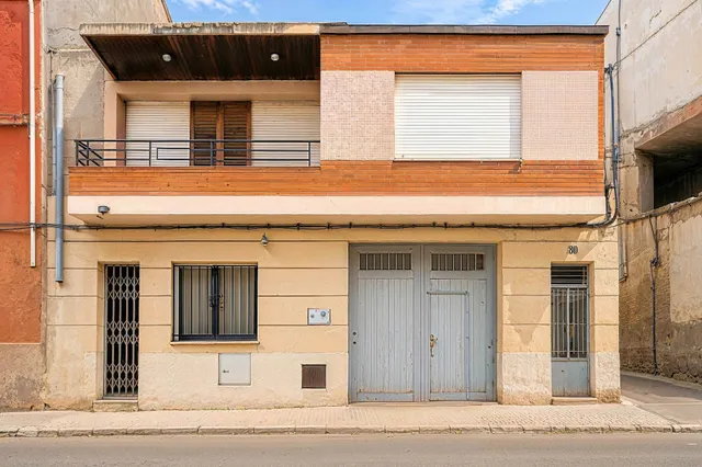 LA CASA QUE ESPERA TU AMBICIÓN – DOS PLANTAS, DOS ENTRADAS Y TODA UNA VIDA POR DISEÑAR. — 2