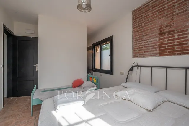 Villa con carácter de 5 dormitorios cerca de Palamós en un entorno verde. Piscina. — 22