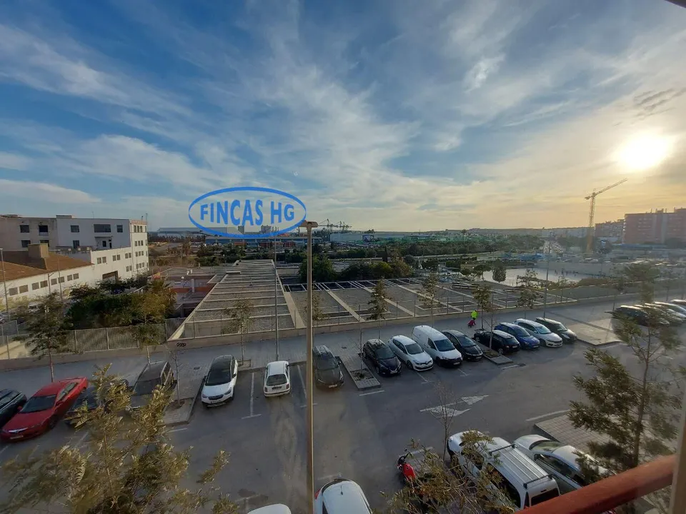 Benalua amplia vivienda con ascensor
