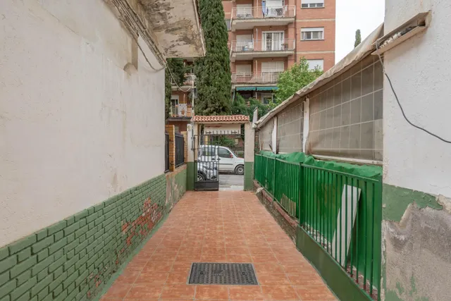 AMPLIO LOCAL CON TERRAZA Y MULTIPLES POSIBILIDADES!!!!!!!!!! — 25