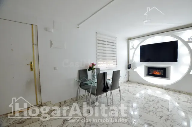 ¡OPORTUNIDADA! CASA CON DOS VIVIENDAS Y TERRAZA