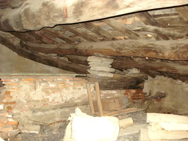 Se vende piso para reformar con Tejado Reformado — 16