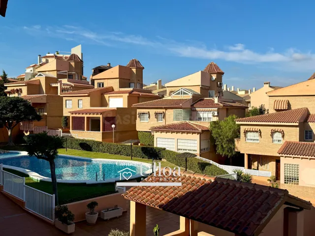 CHALET ADOSADO ESPACIOSO EN CABO DE LAS HUERTAS, ALICANTE — 