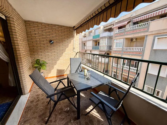 ¡Apartamento de tres dormitorios y amplia terraza al sur cerca de la playa, en Avenida de Habaneras! Torrevieja — 7