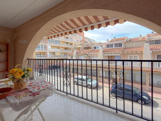 Apartamento de 2 habitaciones  con espaciosa terraza junto a todos los servicios — 4