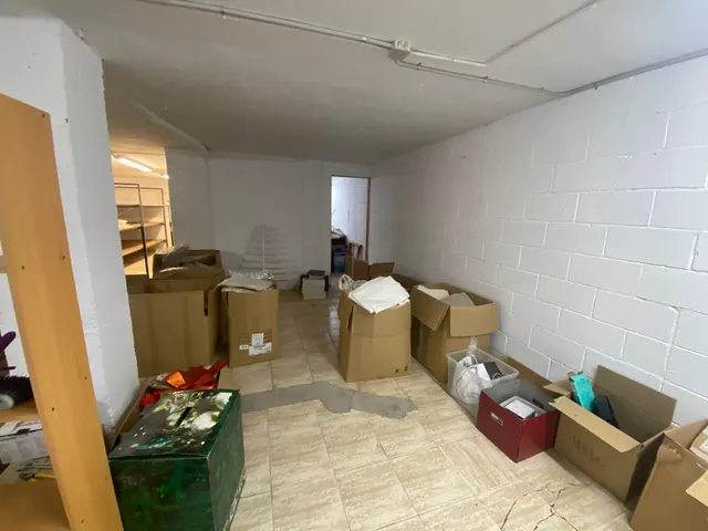 LOCAL COMERCIAL AL COSTAT DE LA PLAÇA CATALUNYA — 9