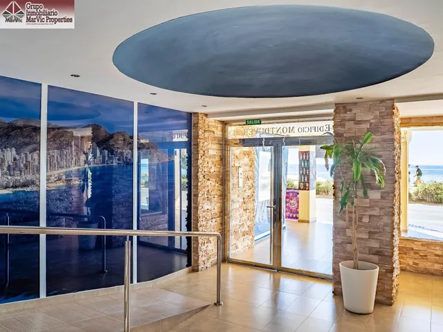 Luminoso piso de 2 dormitorios en playa de poniente, Benidorm — 9