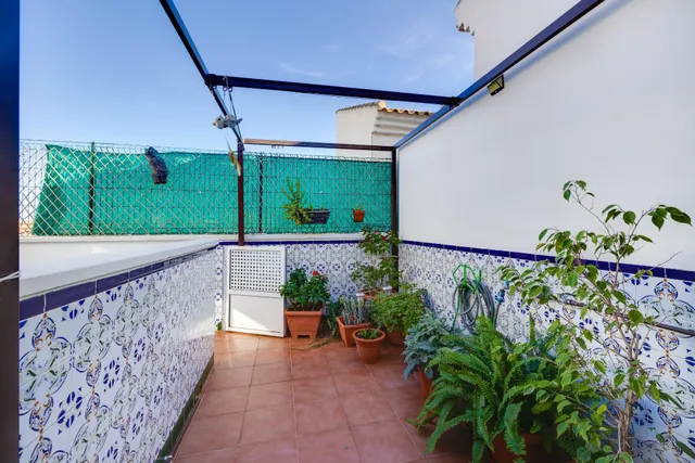 Elegante Propiedad Doble con Vistas al Campo y Acabados de Lujo — 26
