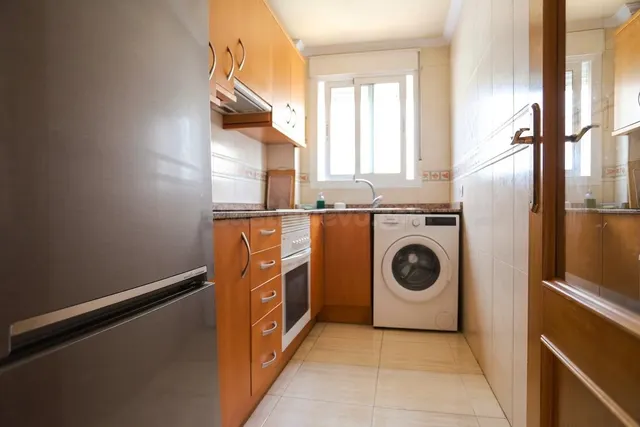 Piso de 2 dormitorios junto al Puerto Deportivo de Guardamar, orientación sur y piscina comunitaria — 5