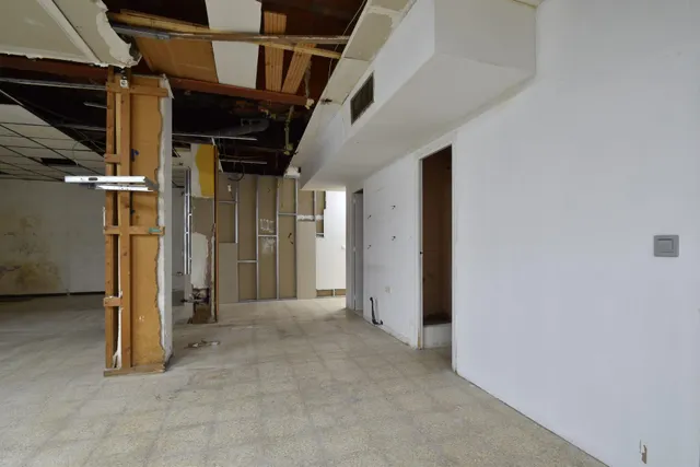 Local comercial en venta al lado de Rambla de la Pau — 9
