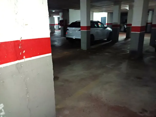 PLAZA DE PARQUING PARA COCHE MEDIANO /PEQUEÑO — 10